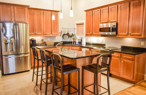 Lockerbie Square Condo | Beautiful Walk-able 3 Bedroom Downtown Condo With 7 Beds