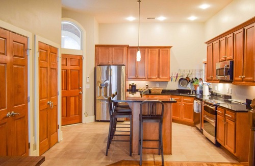 Lockerbie Square Condo | Beautiful Walk-able 3 Bedroom Downtown Condo With 7 Beds
