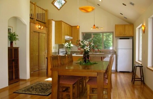 Butte Ski Chalet | Beautiful, Warm & Welcoming-Redwoods, River, Beaches includes Hot tub