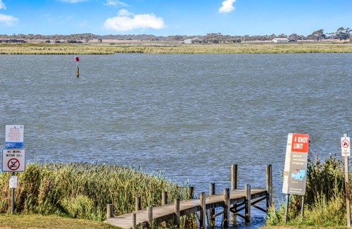 Nangkita House | Beautiful Waterfront Home on Hindmarsh Island