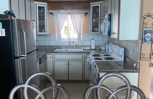 Devonshire House | Beautiful Water Front Property - Snorkel, Fish, or RELAX in the BEST LOCATION!
