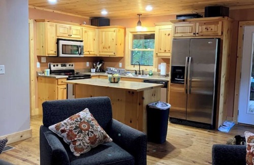 Martin House | Beautiful water front Cabin on Lake Hartwell