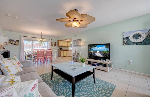 Matlacha House | Beautiful Water Views, Tropical Sunsets, Gulf Access - Villa Island Escape - Roelens Vacations