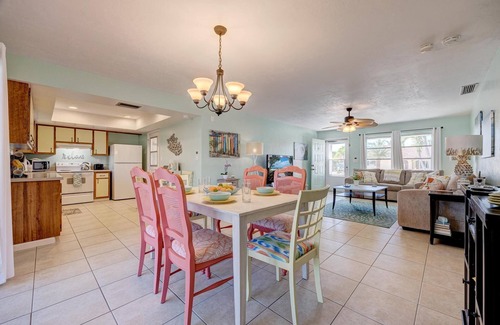 Matlacha House | Beautiful Water Views, Tropical Sunsets, Gulf Access - Villa Island Escape - Roelens Vacations