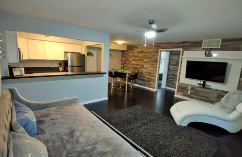 Capri Isle Apartment | Beautiful Waterfront apartment 2 bdrm: sand, Beach