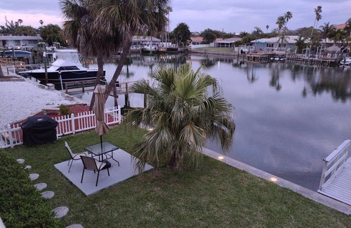 Capri Isle Apartment | Beautiful Waterfront apartment 2 bdrm: sand, Beach