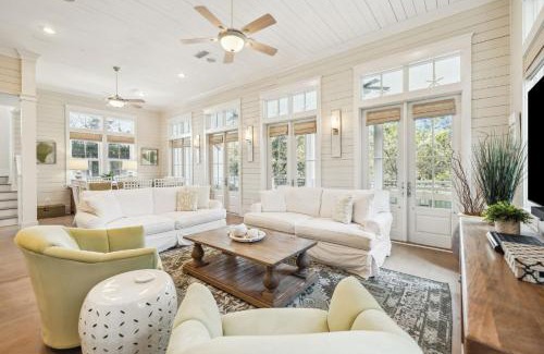 Watercolor House | Beautiful WaterColor Home Across From Cerulean Park 5BR 4,5BTH Carriage House home