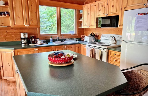 Central Frontenac Cottage | Beautiful waterfront cottage
