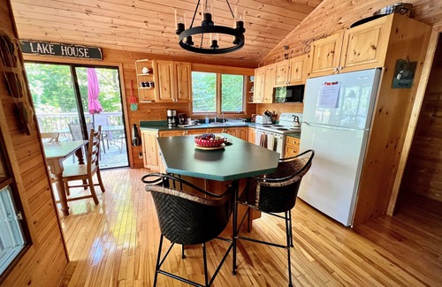 Central Frontenac Cottage | Beautiful waterfront cottage