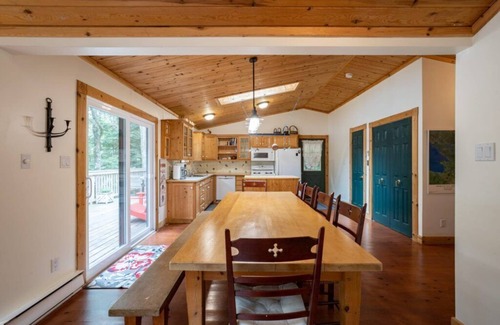 Bracebridge Cottage | Beautiful Waterfront cottage at Bird Lake, Muskoka, with long water line
