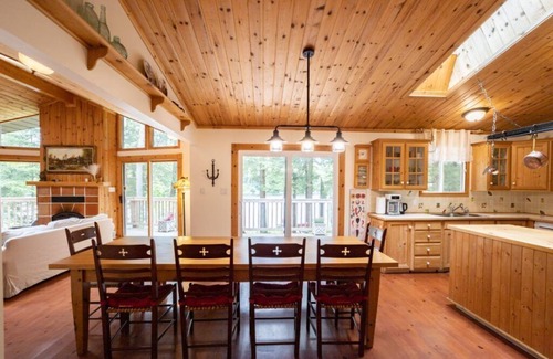 Bracebridge Cottage | Beautiful Waterfront cottage at Bird Lake, Muskoka, with long water line