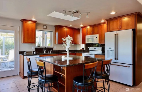La Conner House | Beautiful Waterfront home right on the Swinomish Channel