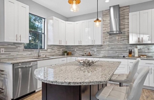 Town N County Park House | Beautiful Waterfront Home 🏡Kayaking 🛶 Fishing 🐟 Near Beaches🏝 and Airport ✈️