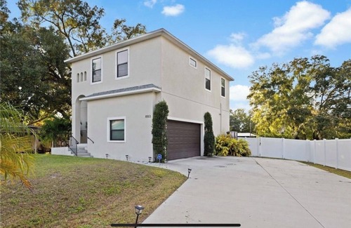 Town N County Park House | Beautiful Waterfront Home 🏡Kayaking 🛶 Fishing 🐟 Near Beaches🏝 and Airport ✈️