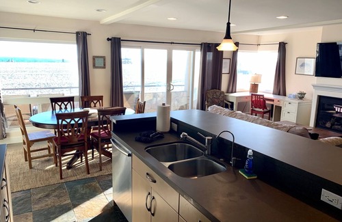 Old Towne Apartment | Beautiful Waterfront Seal Beach Rental