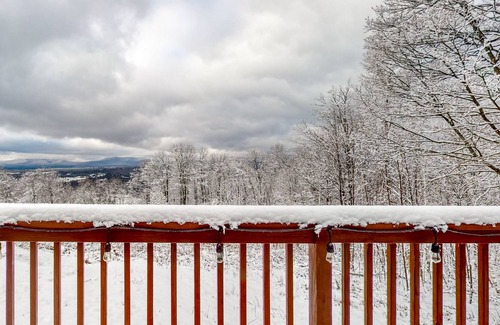 Andover House | Beautiful West-Facing Home with Amazing Mountain & Sunset Views, Fireplace