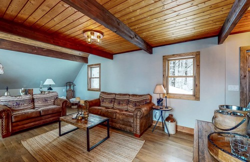 Andover House | Beautiful West-Facing Home with Amazing Mountain & Sunset Views, Fireplace