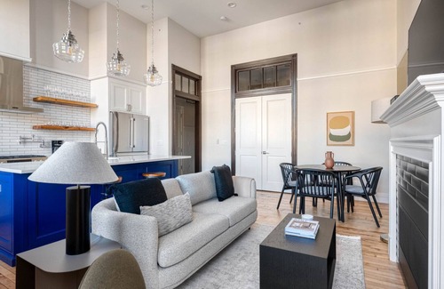 Noble Square Apartment | Beautiful West Town 2BR nr I-90, by Blueground