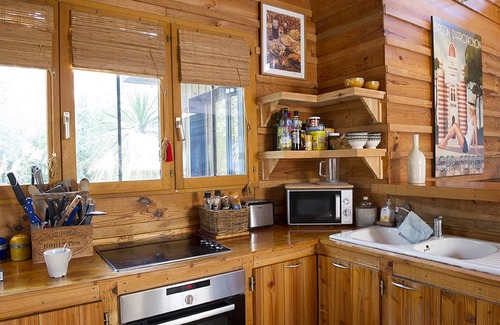 L'Herbe Villa | Beautiful wooden villa with heated swimming pool, in a peaceful setting between the lake and the ocean.