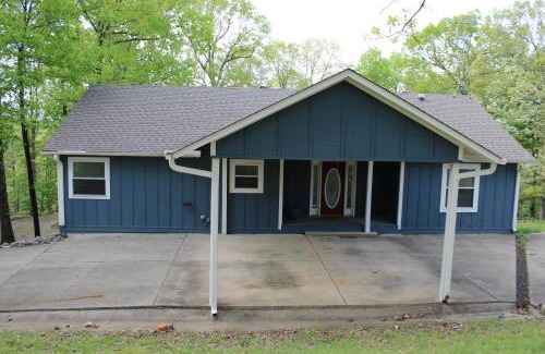 Jones Mills House | Beautiful Wooded Retro Style Home