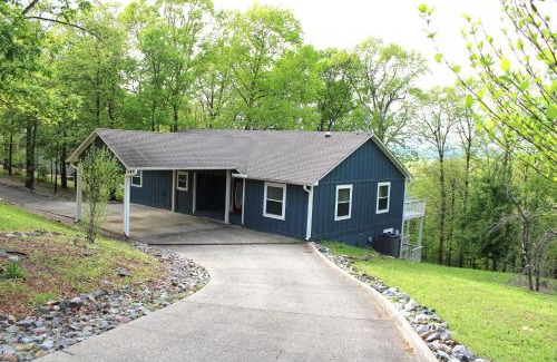 Jones Mills House | Beautiful Wooded Retro Style Home