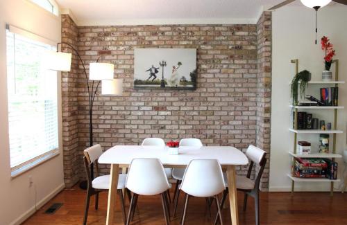 Jones Mills House | Beautiful Wooded Retro Style Home