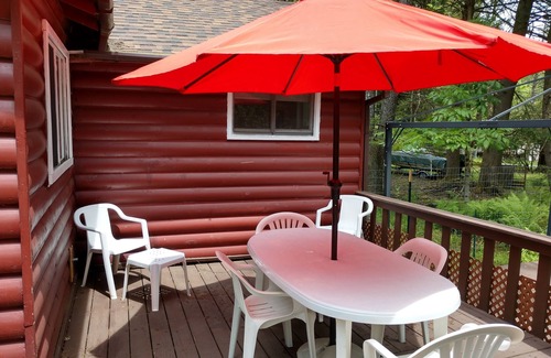 Smallwood House | Beautiful woodland cabin with all new furniture, linens, electronics, appliances