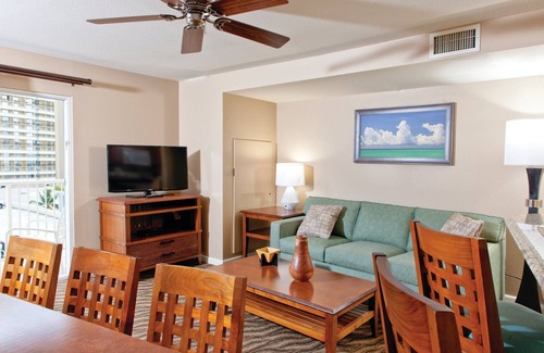 Waikiki Resort | Beautiful Wyndham Waikiki Beach Walk - 1BR Deluxe - Sleeps 4