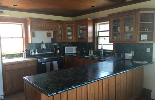 New Shoreham House | Beautiful year-round 4-bedroom close to town and beaches!