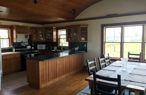 New Shoreham House | Beautiful year-round 4-bedroom close to town and beaches!