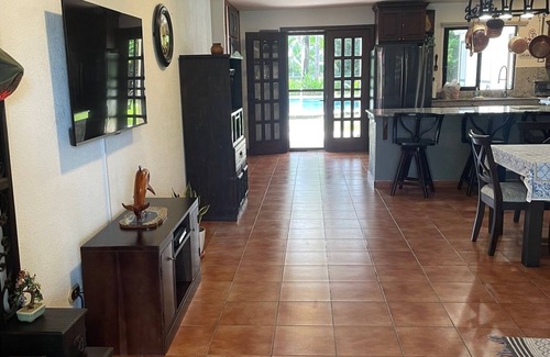 Tambor House | Beautifull Villa just steps from the beach! Private family resort!