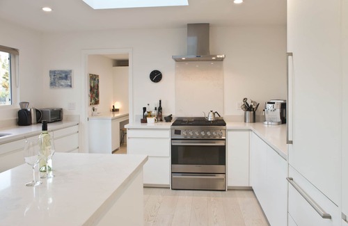 Freestone Villa | Beautifully Appointed MCM Home in Wine Country, Pool, Hot Tub, Gas Firepit