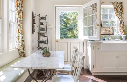 Lakeside House | Beautifully Appointed Riverfront Cottage Close to Bantam and Washington