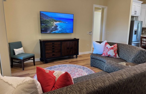 Makawao House | Beautifully Appointed 2-Bedroom Home in Upcountry Kula with AC, WiFi