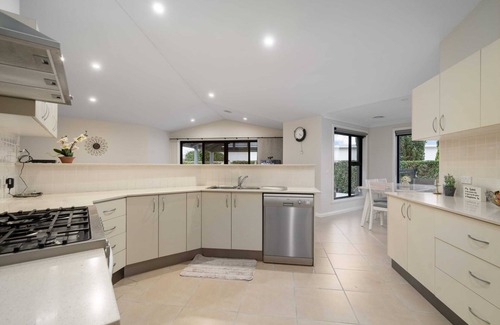Llanarth House | Beautifully Appointed Spacious & Cosy 4 Bedroom Home