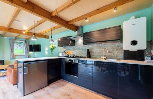 Bude Ski Chalet | Beautifully Appointed Chalet Ideally located 5 min walk from beach & town centre