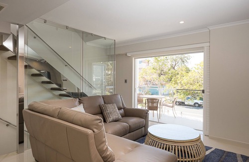 Wynnum House | Beautifully Appointed Two Bedroom Townhouse