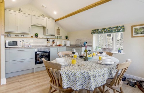 Ranworth Cottage | Beautifully converted 2 bedroom upper level Coachhouse (with a private courtyard garden.)