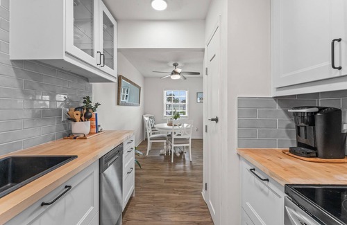 St. Petersburg Condo | Beautifully decorated 1 bed condo in Waterside Side South avail June - Sept 24!