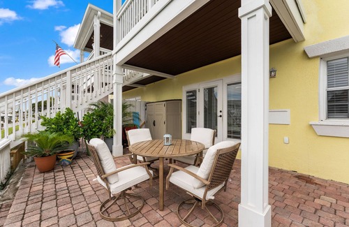 St. Petersburg Condo | Beautifully decorated 1 bed condo in Waterside Side South avail June - Sept 24!