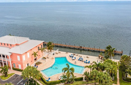 St. Petersburg Condo | Beautifully decorated 1 bed condo in Waterside Side South avail June - Sept 24!