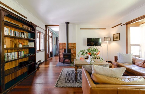 Rosa Brook House | Beautifully decorated farmhouse with gardens