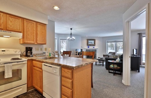 Killington House | Beautifully decorated 3 bedroom condo nestled Slopeside on Pico Mountain Ski-in Ski-out G101