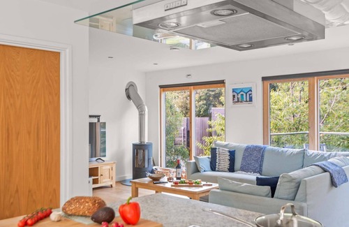 Talland House | Beautifully decorated "Sea Shack", with large sun roof terrace and large private hot tub.