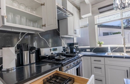 Winnetka House | Beautifully Designed 3BR/3BA Home - Pet Friendly!
