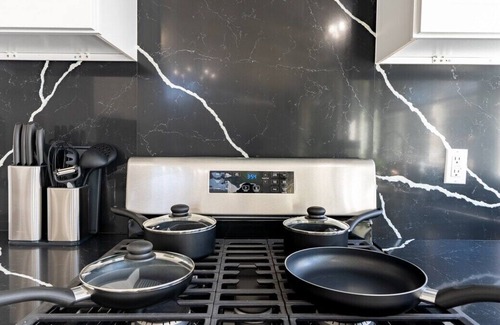 Winnetka House | Beautifully Designed 3BR/3BA Home - Pet Friendly!