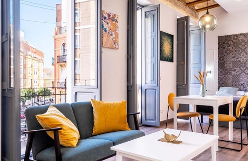 Morvedre Apartment | Beautifully Designed Studio with Lots of Natural Light