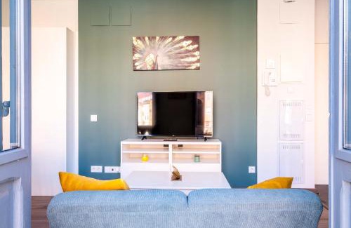 Morvedre Apartment | Beautifully Designed Studio with Lots of Natural Light