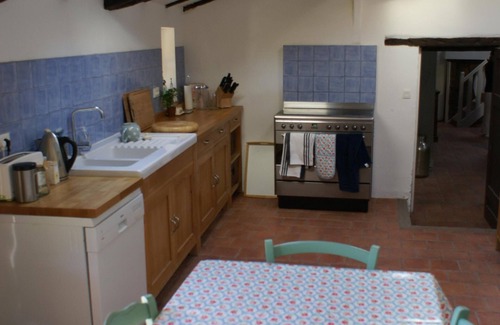 Villeneuve-de-Duras Villa | Beautifully Restored Stone Farmhouse with Private Heated Pool