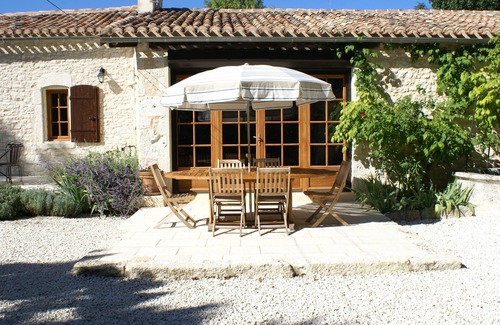 Villeneuve-de-Duras Villa | Beautifully Restored Stone Farmhouse with Private Heated Pool